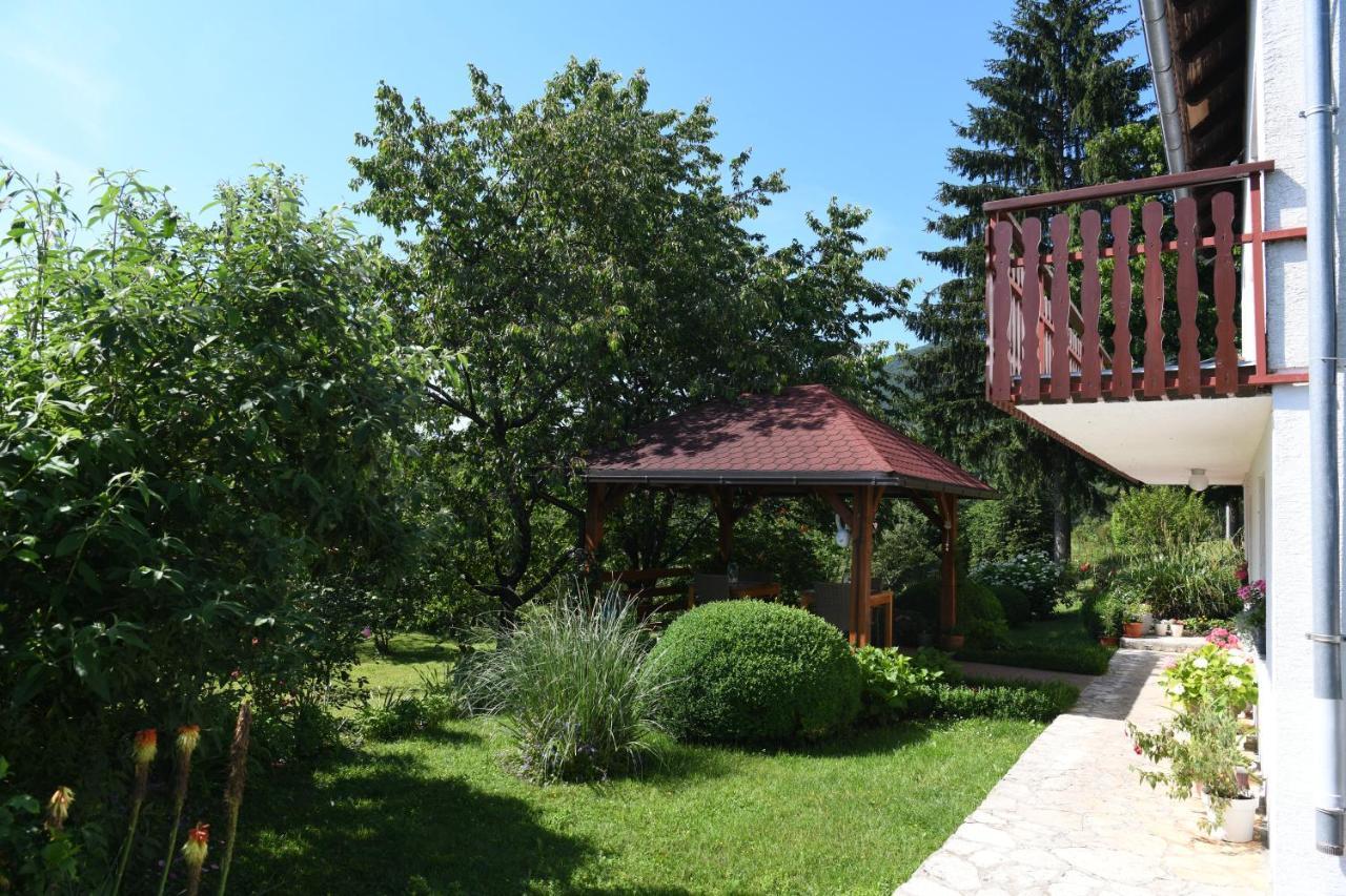 Apartment And Rooms Ivancica Selište Drežničko Exterior foto