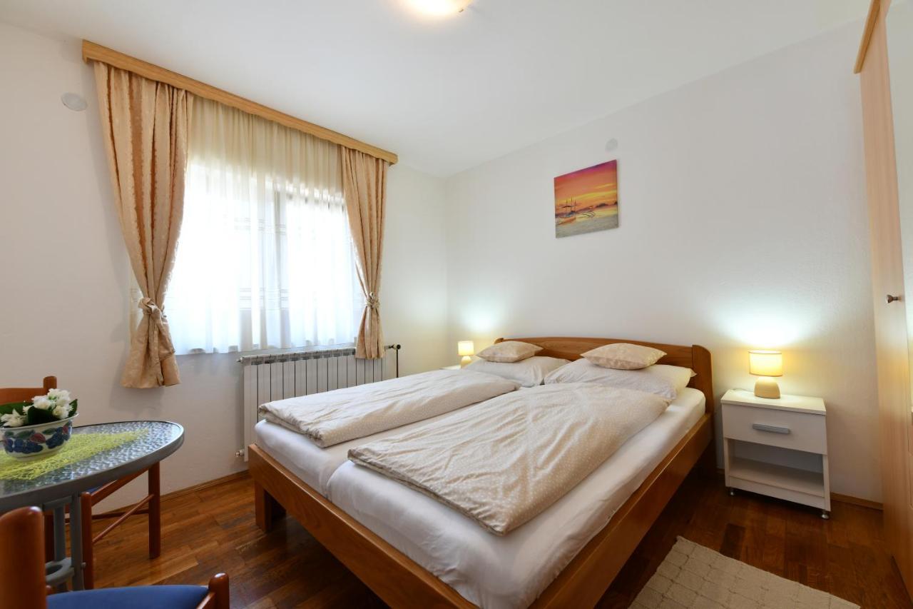 Apartment And Rooms Ivancica Selište Drežničko Exterior foto